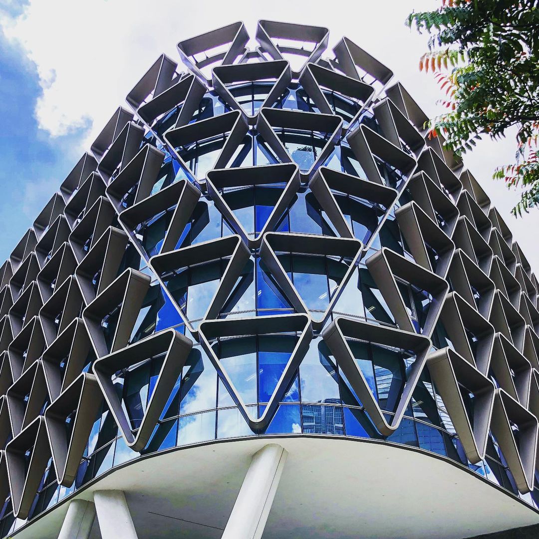 #building #singaporebuilding #architecture #singaporearchitecture #gskasiahouse #gsk #facade #design #hassell